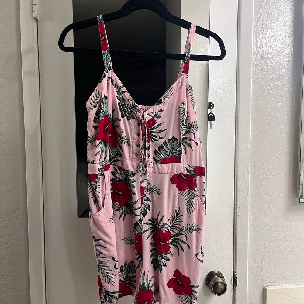 Guess floral Romper (shorts) Size M
